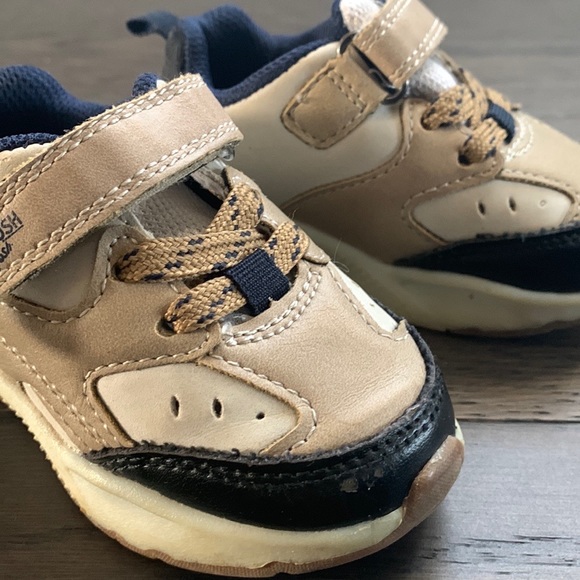 Osh Kosh Sneakers - Picture 4 of 10